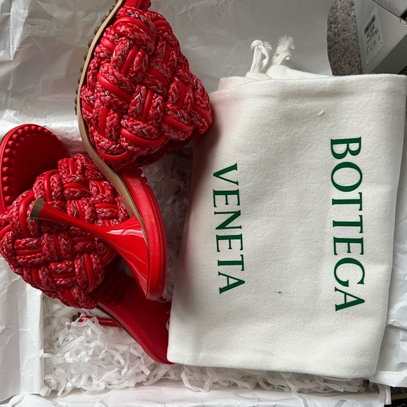 Bottega Veneta bubble weave dot sandals. New in box - Picture 8 of 12